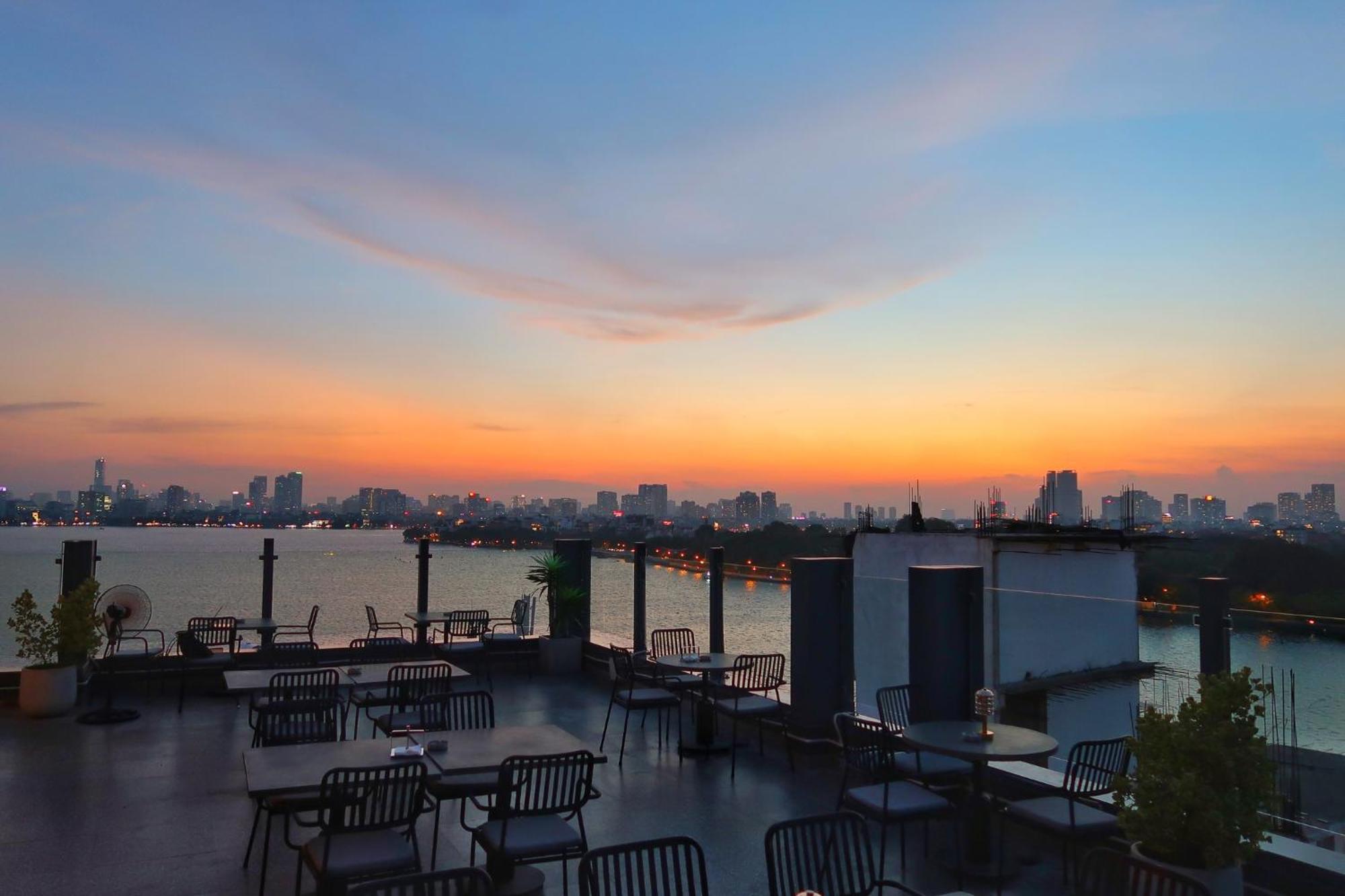 Margaery Boutique Apartment & Skyon9 Rooftop Bar ハノイ市 エクステリア 写真