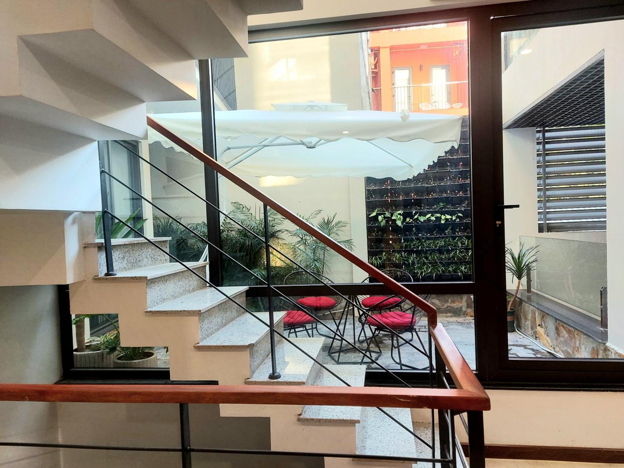 Margaery Boutique Apartment & Skyon9 Rooftop Bar ハノイ市 エクステリア 写真